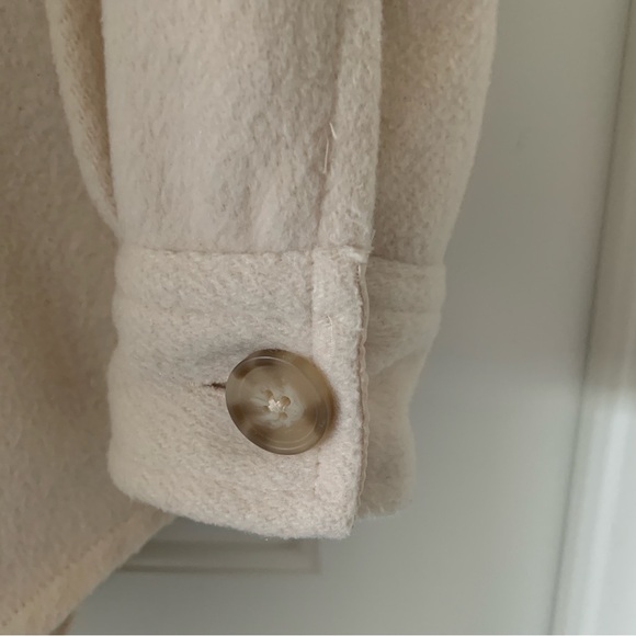 Ladies Bluenotes Shacket medium, cream, button front, front/side pockets - Picture 5 of 8